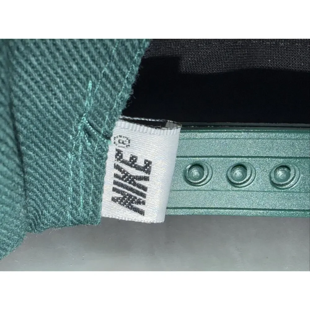Vintage Nike Hat Cap Green Center Swoosh Snap Back White Tag F5-01-04-CCH #56323